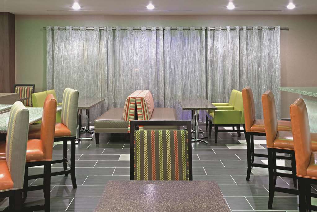 La Quinta Inn & Suites by Wyndham Paducah - photo 39