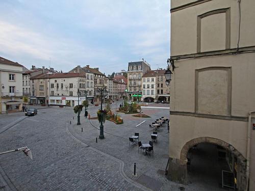 Gîte Épinal 4 pièces 6 personnes FR 1 589 82 — 4-Star Luxury Hotel in Epinal, France