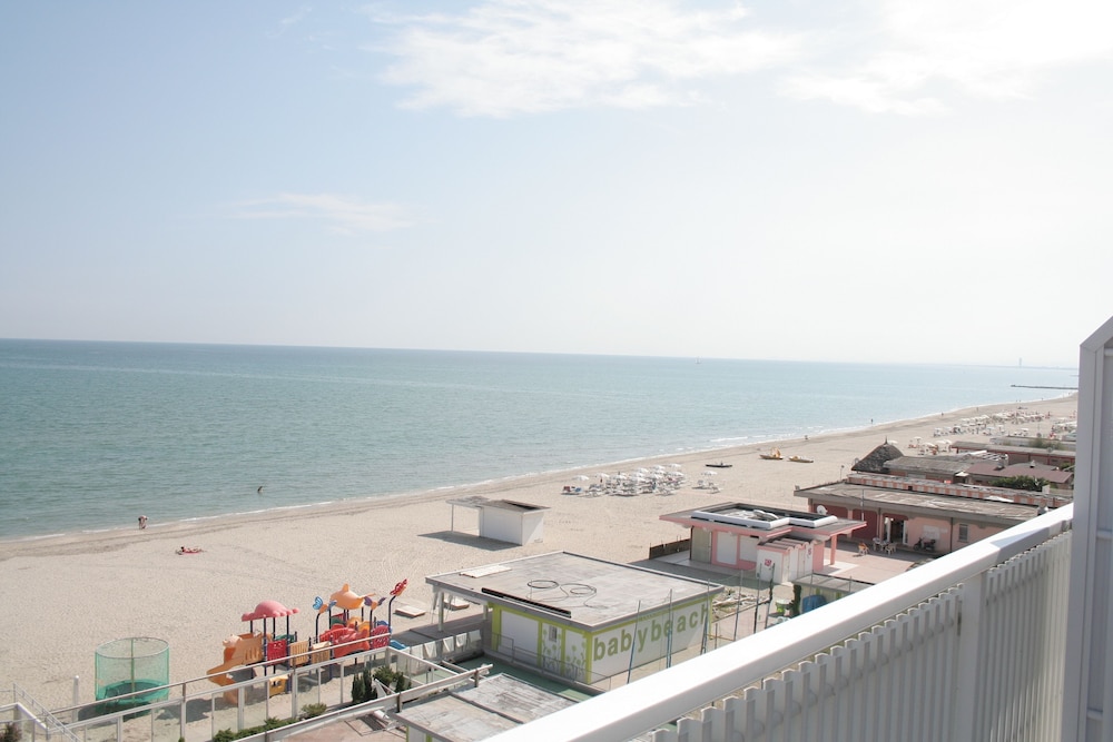Byron Hotel - carbon neutral hotel in Cervia