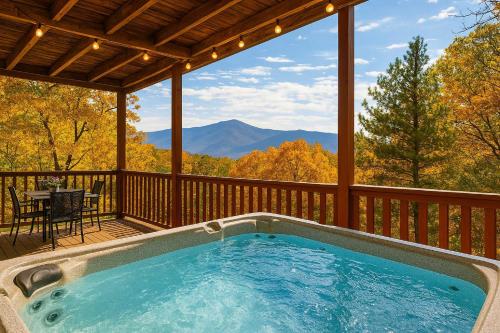Private Mtn Views Movie Theater HotTub Pool Table — 4-Star Luxury Hotel in Sevierville, United States