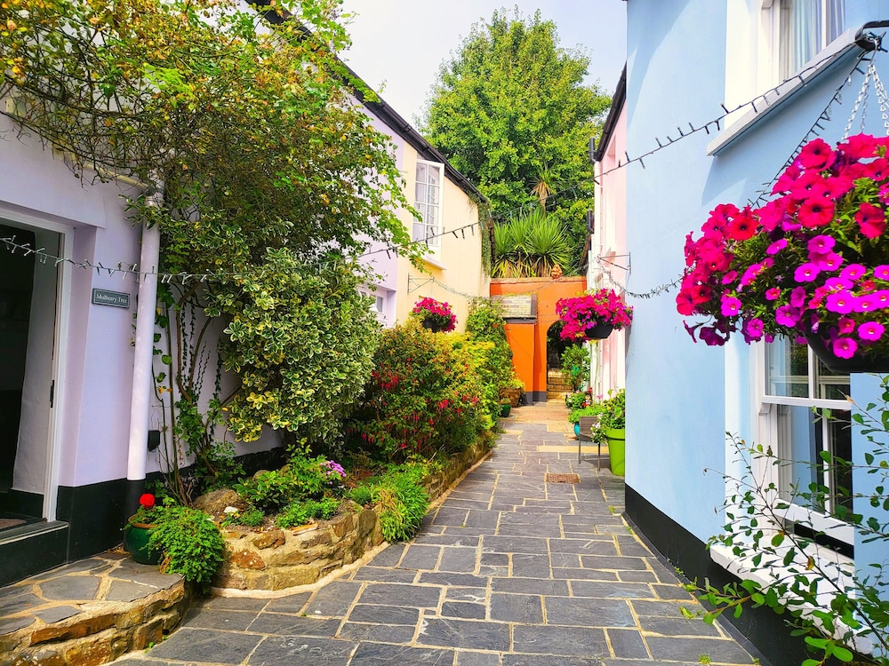 Lands House — 4-Star Luxury Hotel in Bideford, United Kingdom