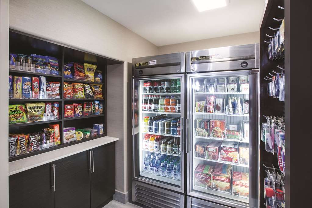 La Quinta Inn & Suites by Wyndham Walker Denham Springs - photo 33