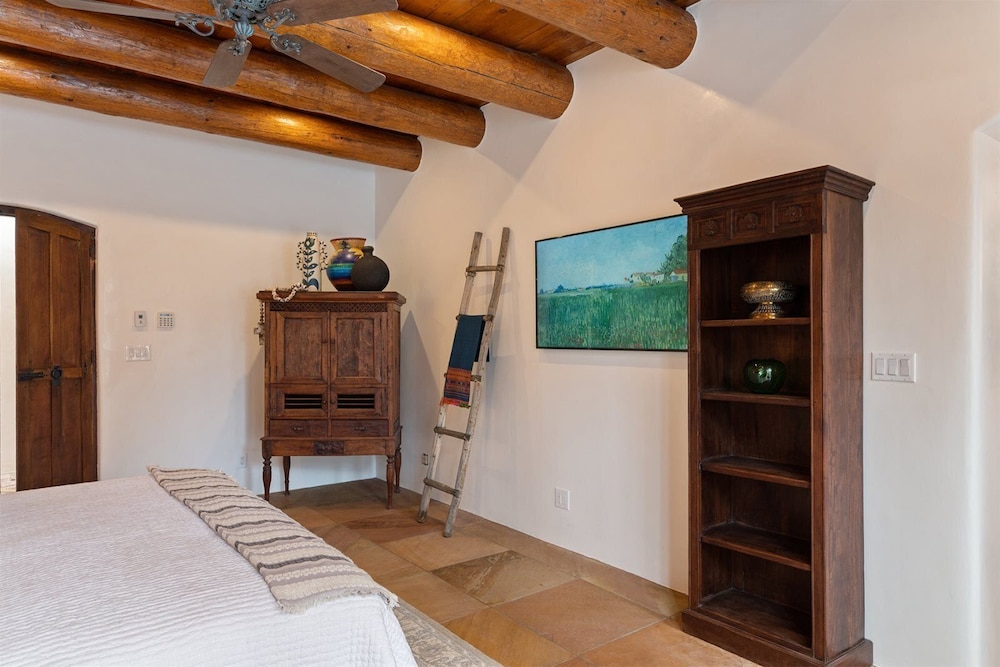 La Joya Spacious and Historic Downtown Jewel - photo 9