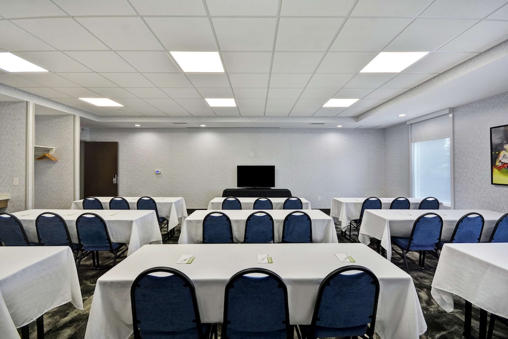 Home2 Suites by Hilton Grand Rapids North - photo 38