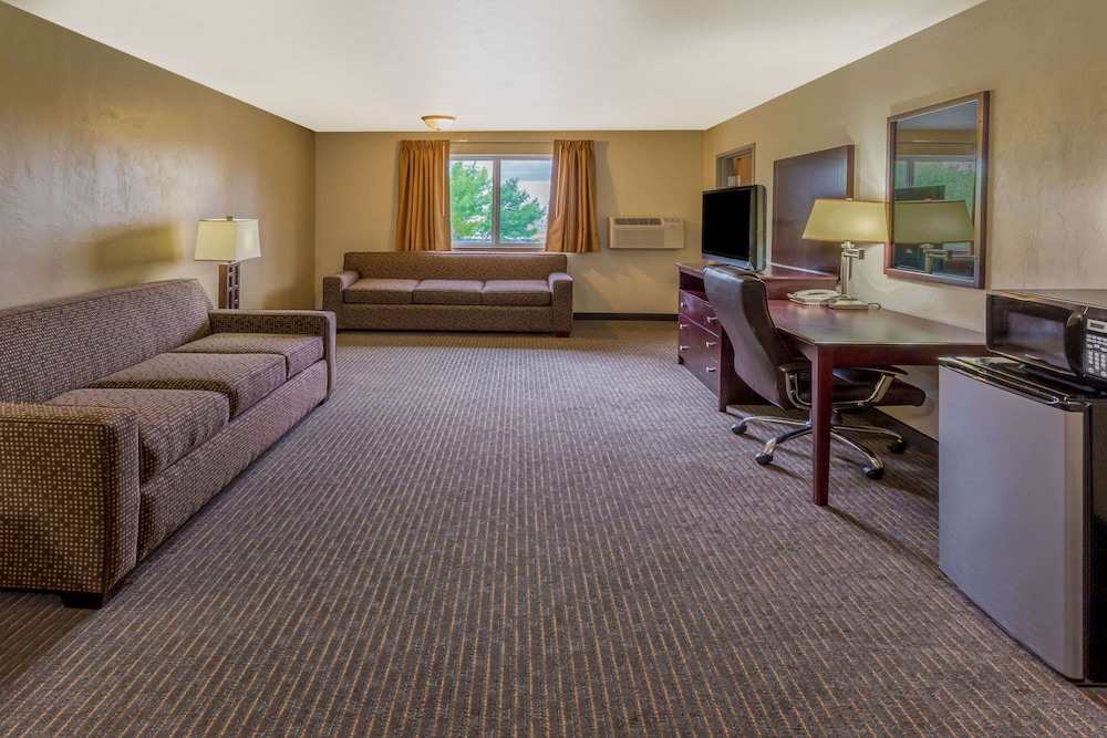 Super 8 by Wyndham Woodburn - photo 15