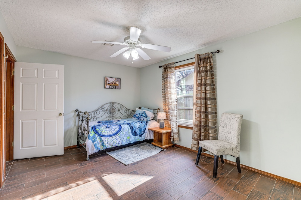 Rogers Vacation Home w Yard: 5 Mi to Bentonville - photo 4