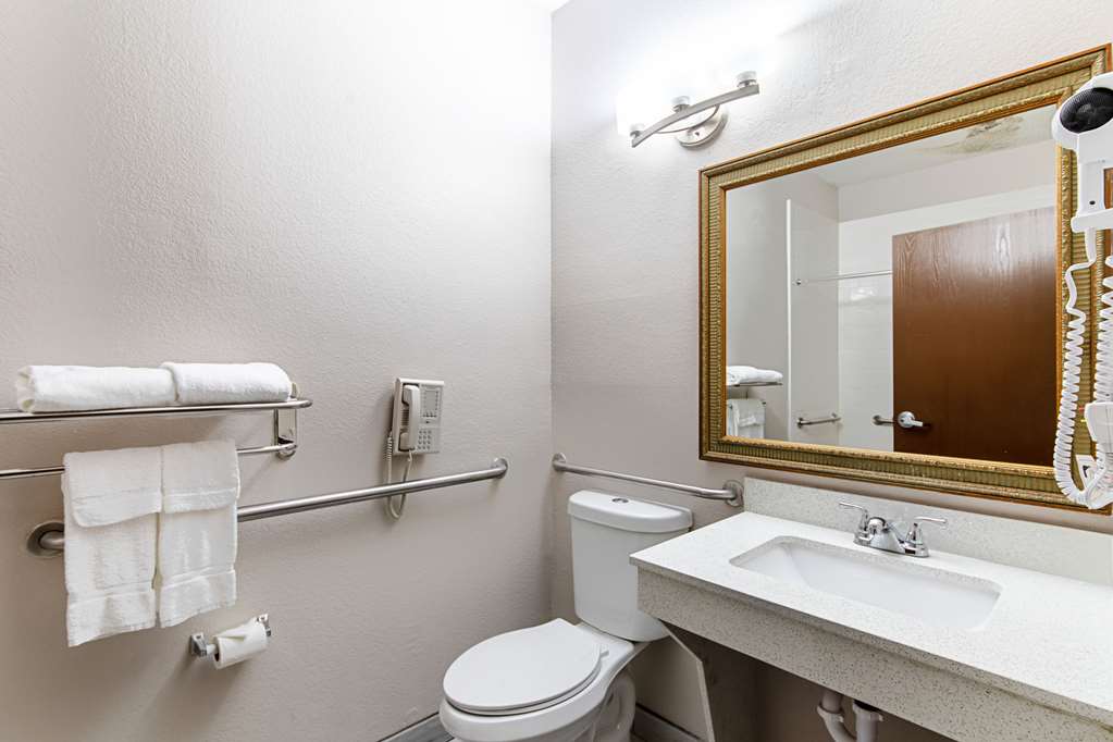 Quality Suites Austin South St. Elmo District - photo 6