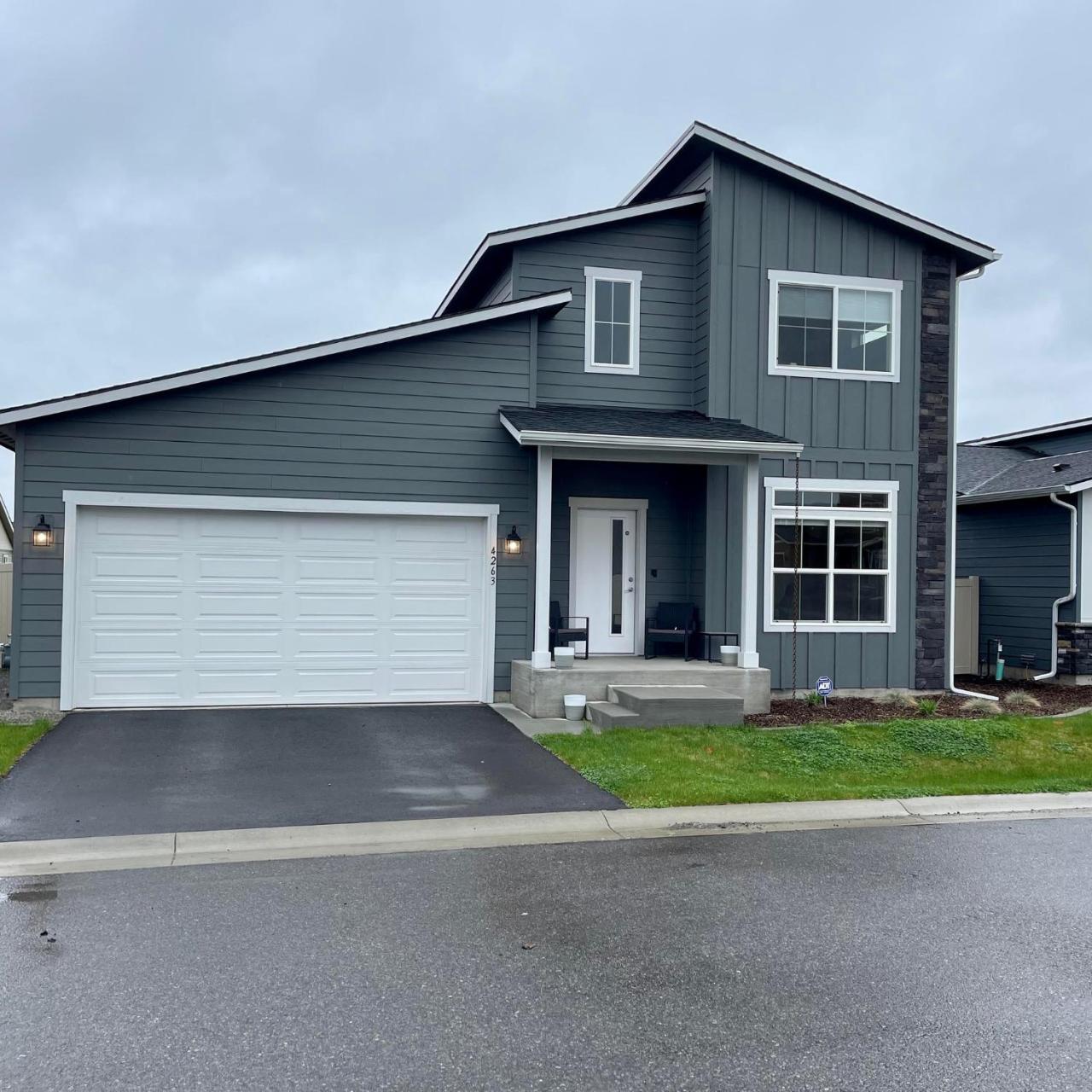 Post Falls Hideaway New 4 Bedroom Home Short Term — 4-Star Luxury Hotel in Post Falls, United States