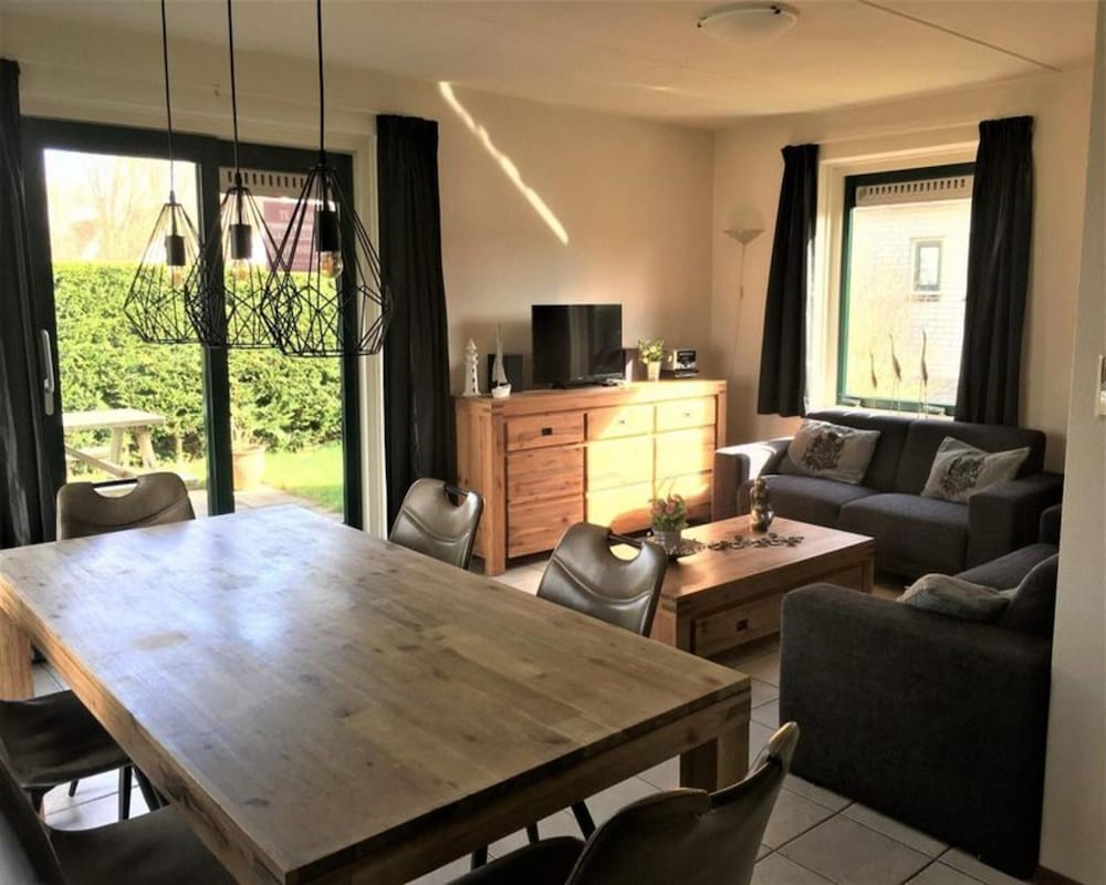 Lovely holiday home with private barbecue — 4-Star Luxury Hotel in Breskens, Netherlands