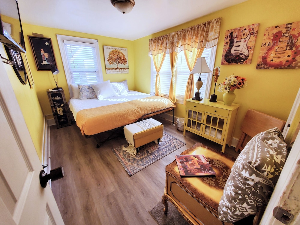 Yellow Rm Dover Del State Bayhealth Dov Base in Dover, United States