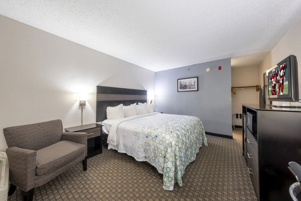 HomeTown Inn by Red Roof East Syracuse - photo 10