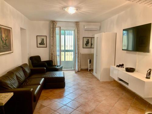 Central apartment in villa garden and Netflix — 4-Star Luxury Hotel in Milan, Italy