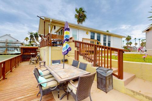 Oyster Drive Bungalow — 4-Star Luxury Hotel in Port Isabel, United States