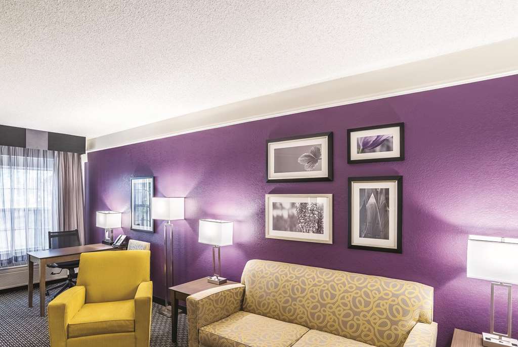 La Quinta Inn & Suites by Wyndham Flagstaff - photo 32