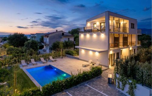 Awesome Apartment In Omisalj — 5-Star Luxury Hotel in Omisalj, Croatia