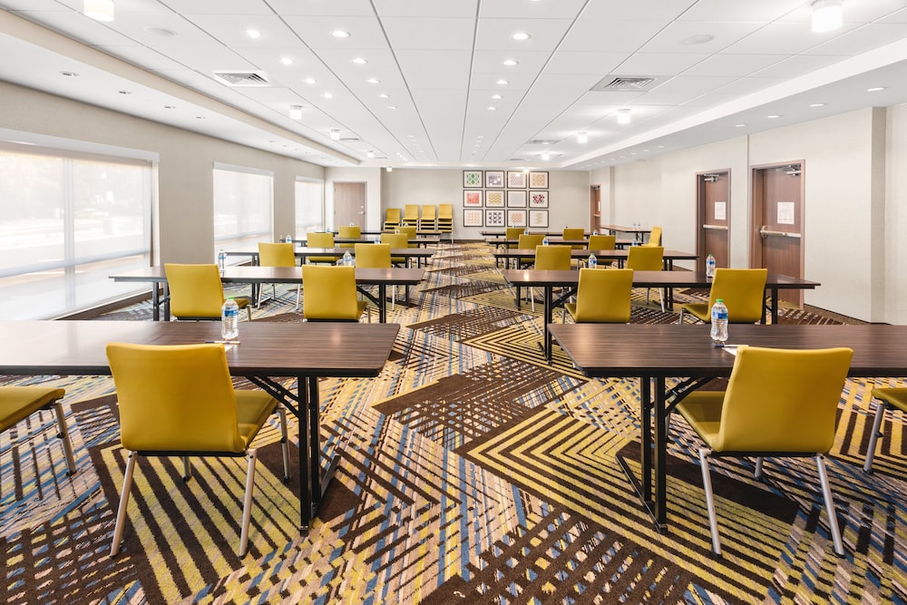 Holiday Inn Express & Suites Suisun City by IHG - photo 45