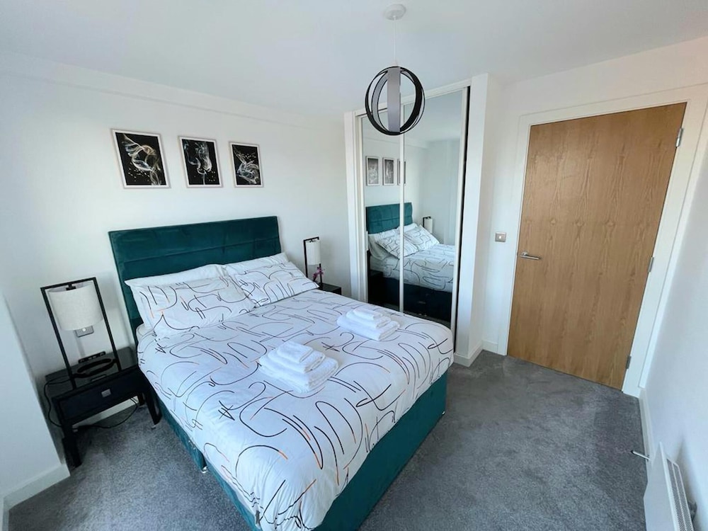 1B Steps to Uni & Stadium Wi fi Brekie Netfilx — 4-Star Luxury Hotel in Salford, United Kingdom