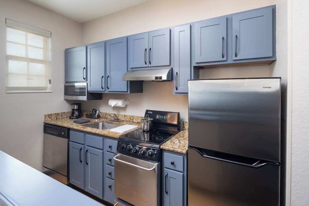 Candlewood Suites Miami Lakes by IHG - photo 17