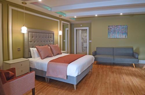 Moy Hotel