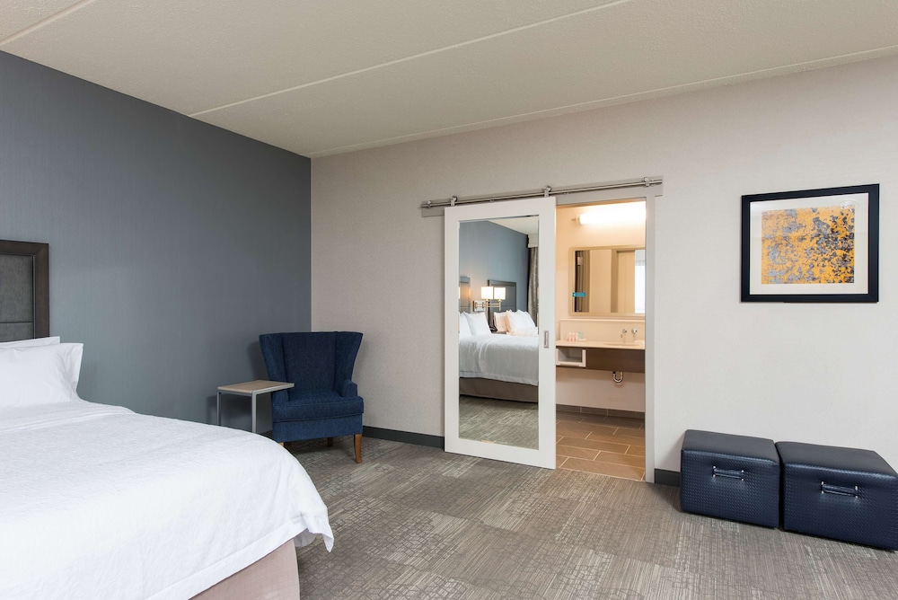 Hampton Inn & Suites Grand Rapids Downtown - photo 28