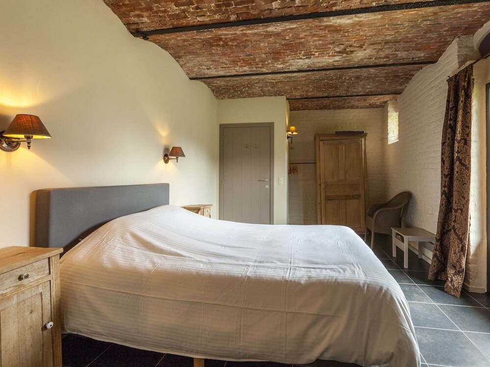 Beautiful Farmhouse in Beernem With big Garden — 4-Star Luxury Hotel in Beernem, Belgium