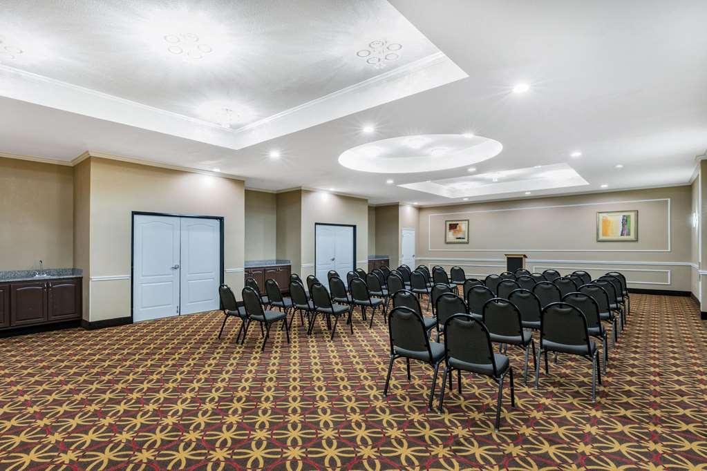 La Quinta Inn & Suites by Wyndham Garland Harbor Point - photo 13
