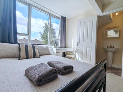 Guest Rooms Near City Centre & Dock Free Parking in Liverpool, United Kingdom