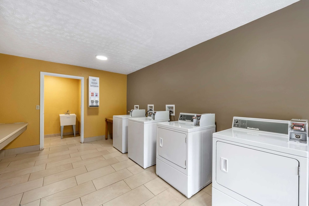 Econo Lodge Erlanger Cincinnati Airport - photo 20