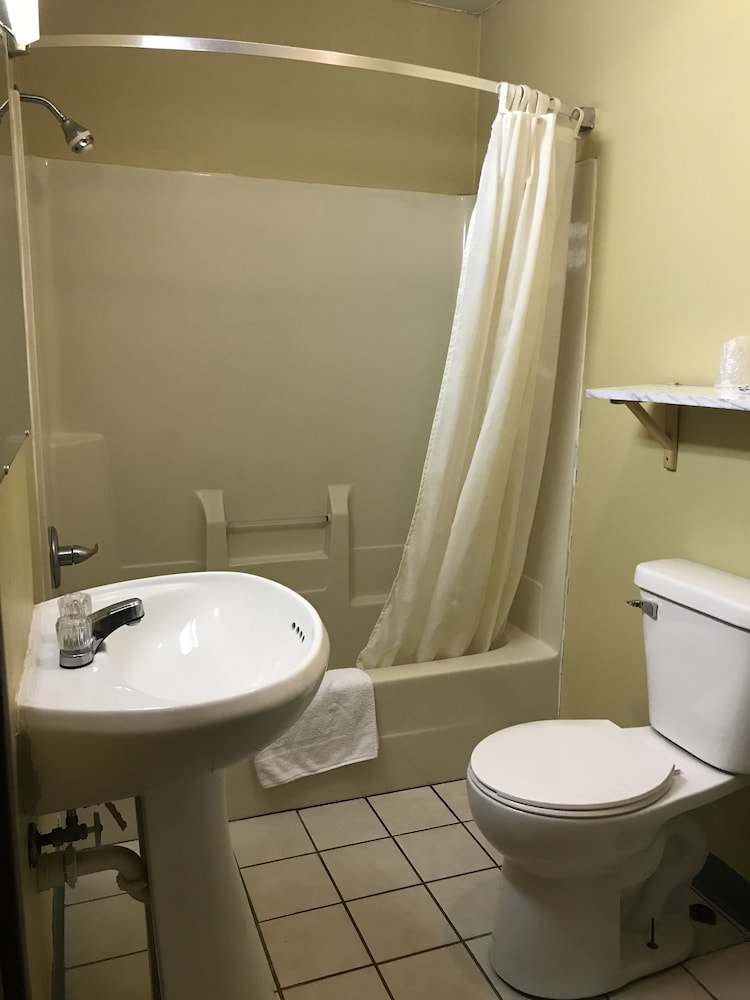West Motel - photo 16