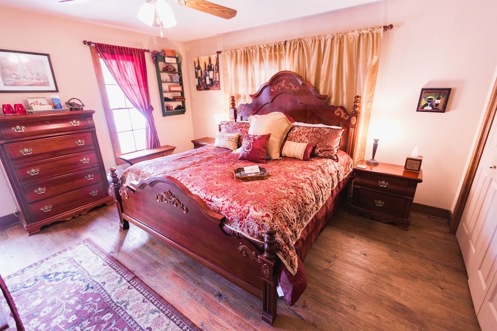 Equinox Inn at Canyon Lake - photo 18