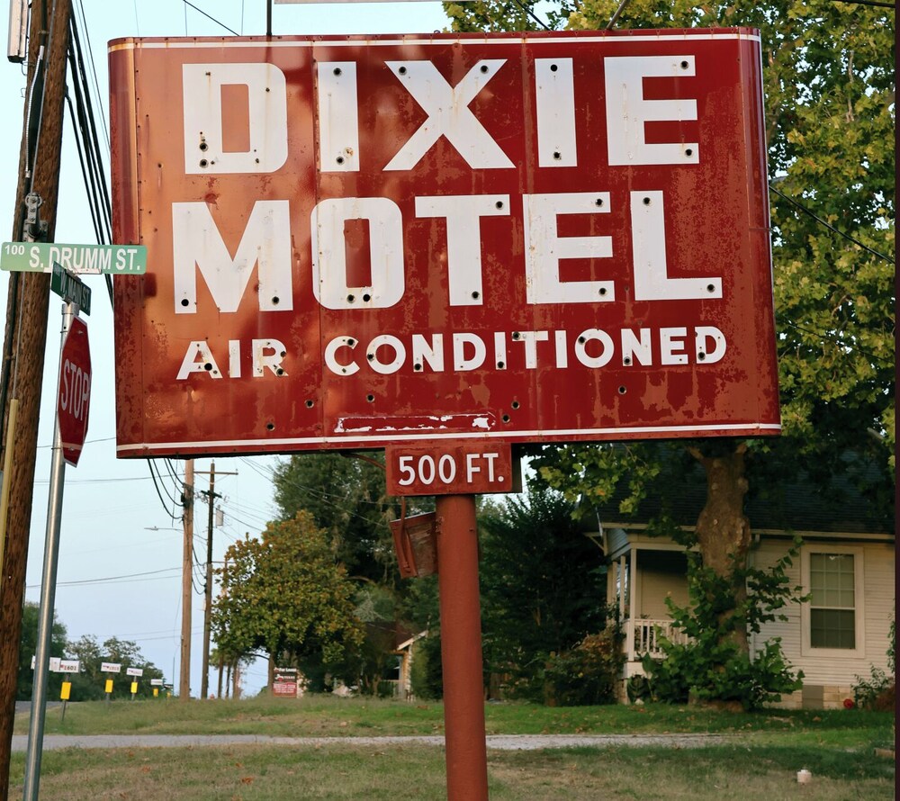 The Dixie Motel Brenham - photo 36