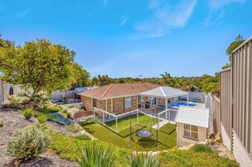 Coastal Poolside Retreat - carbon neutral hotel in Perth