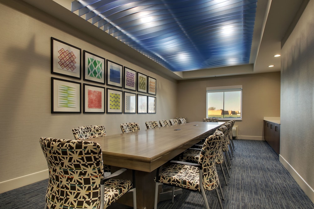 Holiday Inn Express Hotel & Suites Vernon College Area by IHG - photo 53