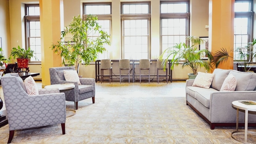 Grand Eastonian Hotel & Suites - photo 3