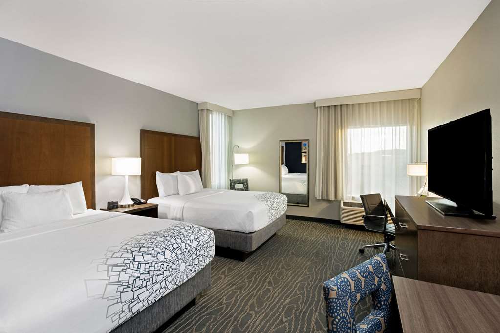 La Quinta Inn & Suites by Wyndham Kingman - photo 27