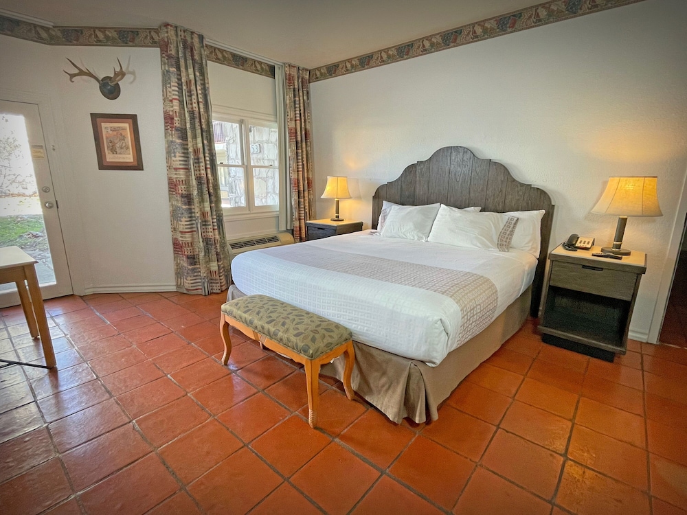 Y O Ranch Hotel - photo 18