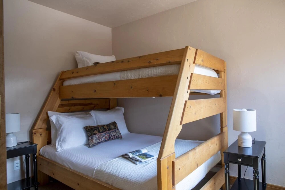 Zendo by Avantstay Serene Mountain Abode w Hot Tub & Views - photo 4