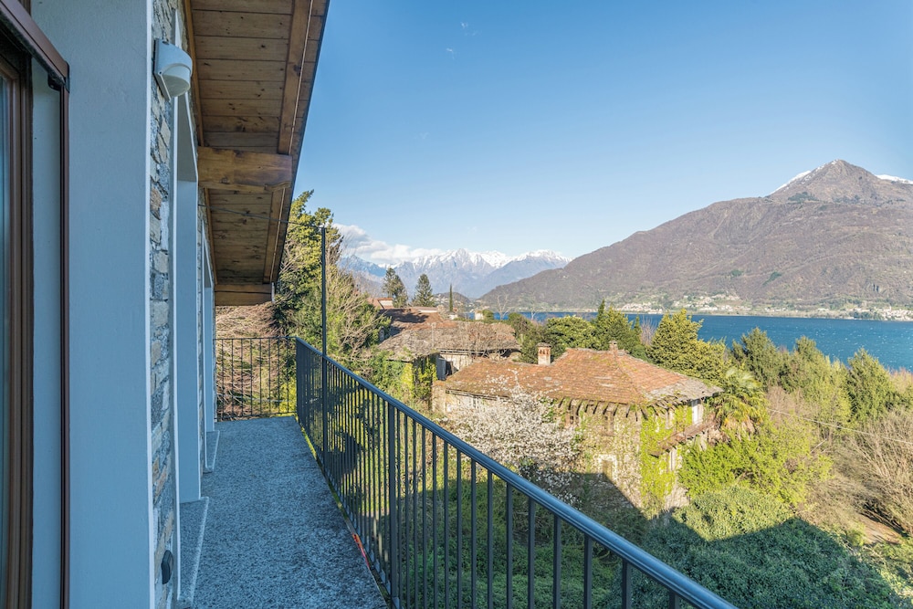 Cremia Dreamhouse — 4-Star Luxury Hotel in Cremia, Italy