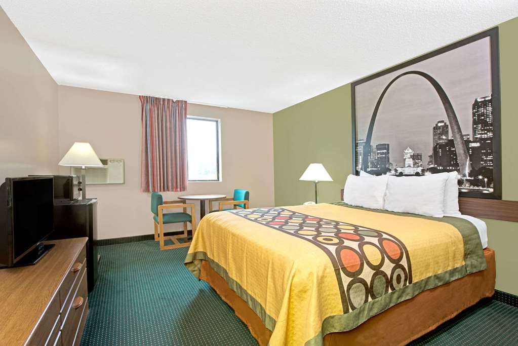 Super 8 by Wyndham Eureka Six Flags Nearby - photo 8