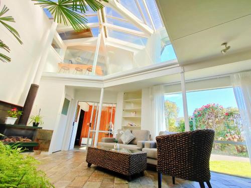 Delight in Birch Lake View Holiday Home — 4-Star Luxury Hotel in Taupo, New Zealand