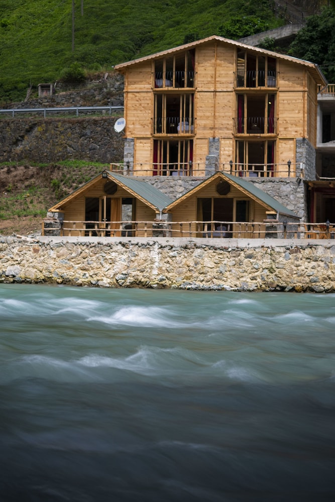 Megza Bungalov Ayder Otel in Camlihemsin, Turkey