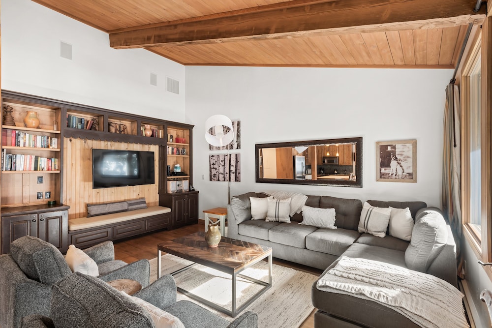 Deluxe 2 Bedroom Apartments at Resort with Outdoor Pool & Hot Tub - photo 18