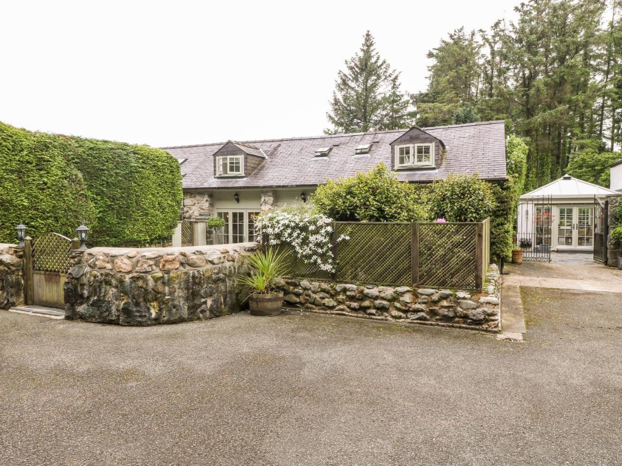 Garden Cottage — 4-Star Luxury Hotel in Bangor, United Kingdom