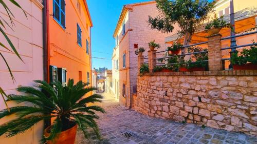 Trilo Torre in centro storico a Numana — 4-Star Luxury Hotel in Numana, Italy