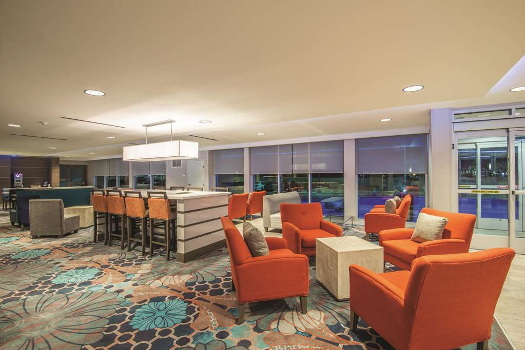 La Quinta Inn & Suites by Wyndham Kingman - photo 3