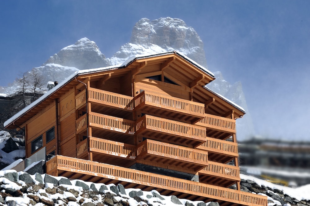 La Cresta Chalet — 4-Star Luxury Hotel in Valtournenche, Italy