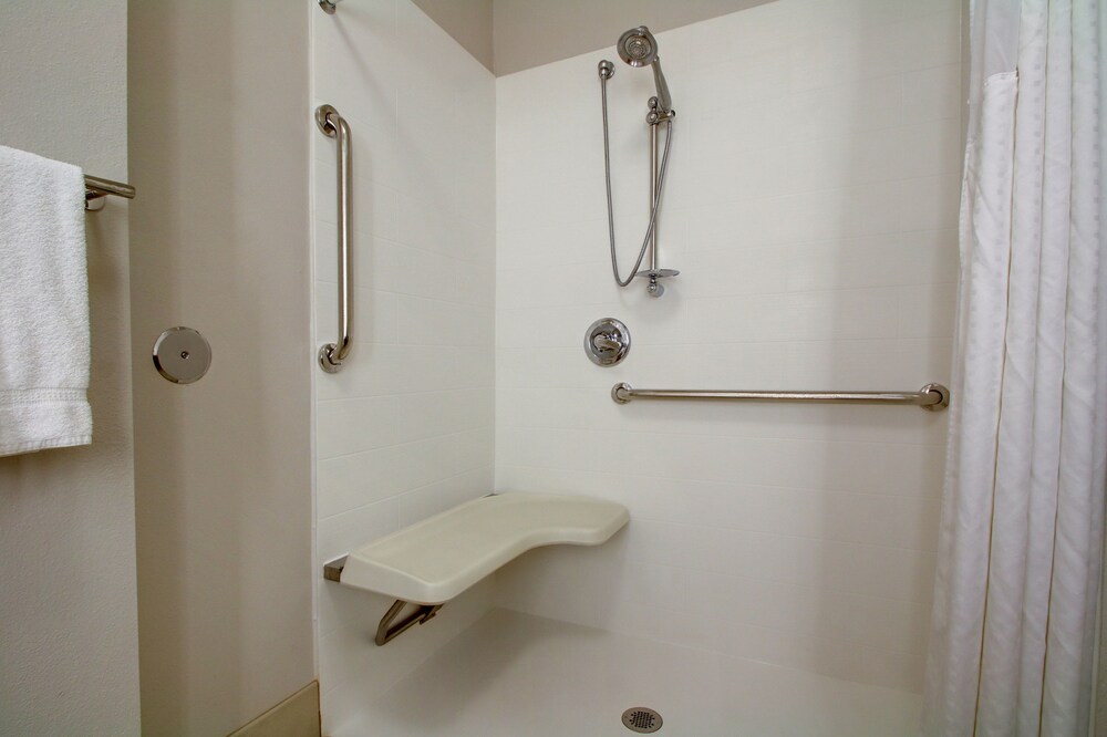 Holiday Inn Express Milwaukee North Brown Deer Mequon by IHG - photo 16