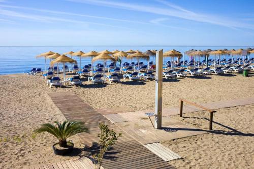 Banana Beach 1a Li nea de playa — 4-Star Luxury Hotel in Marbella, Spain
