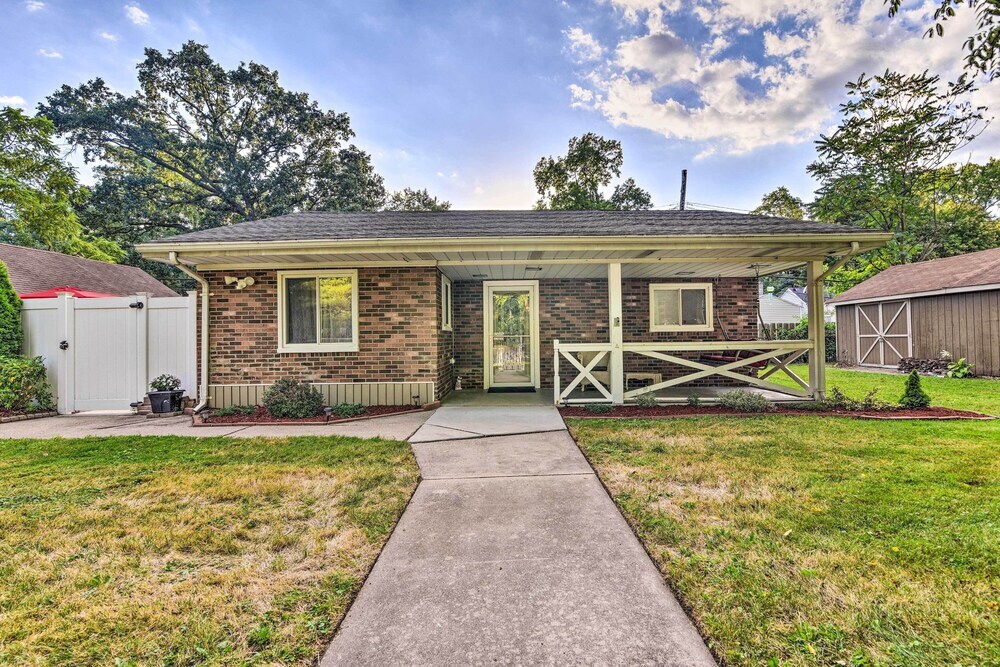 Pet Friendly Taylor Home With Backyard Oasis 17940180 — Taylor