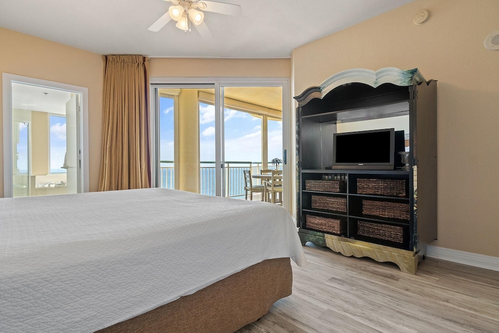 Beach Colony Tower Penthouse 17C - photo 8